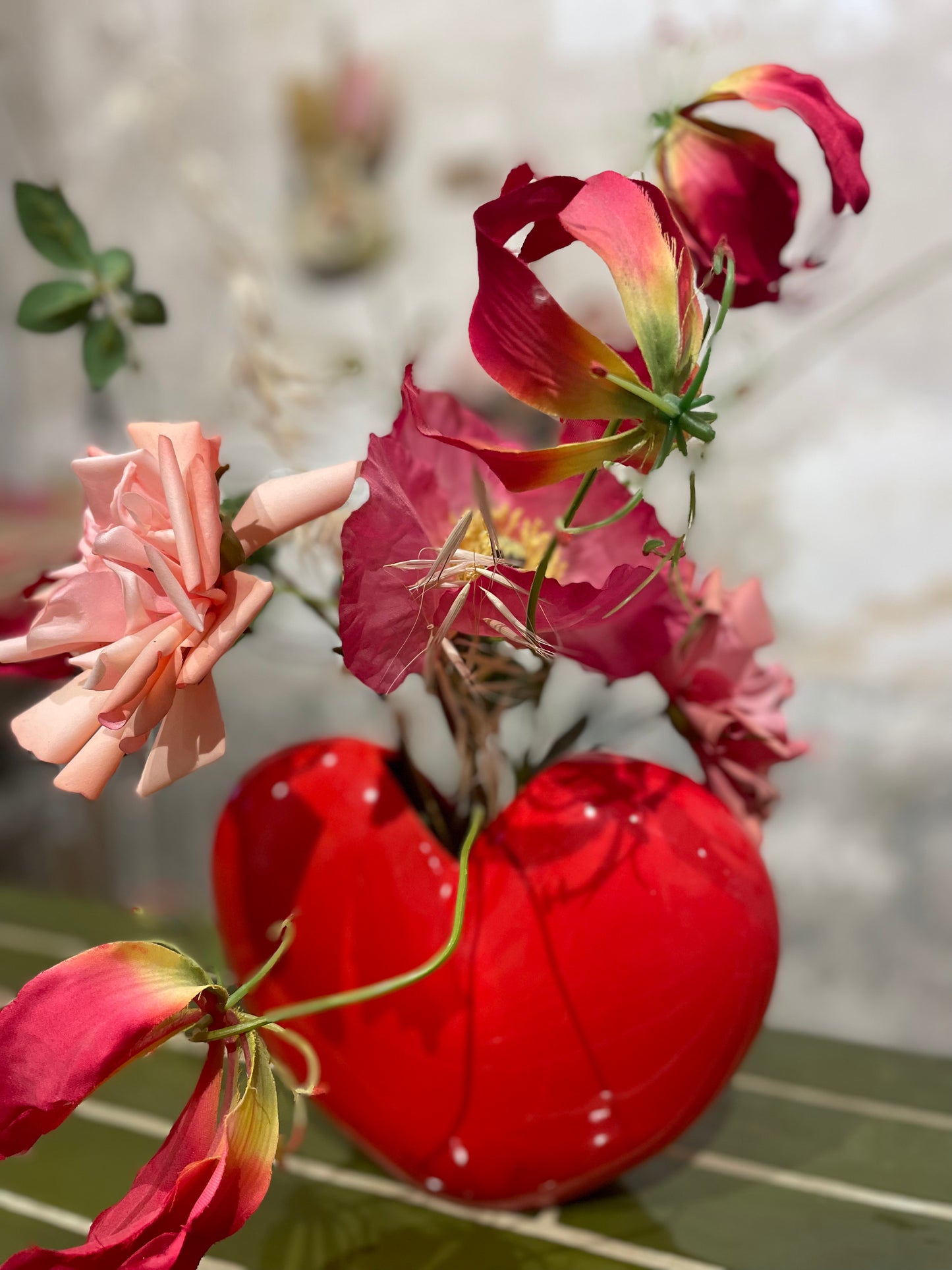 Valentine - Heart vase with artificial flowers