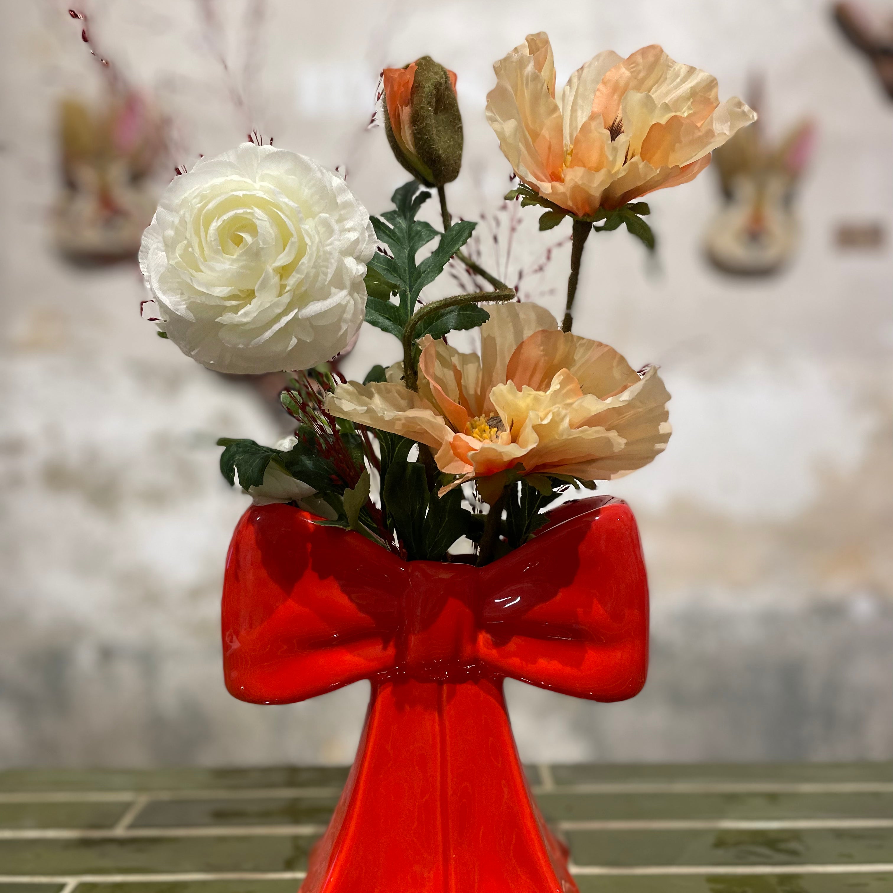 Valentine - Bow vase with artificial flowers