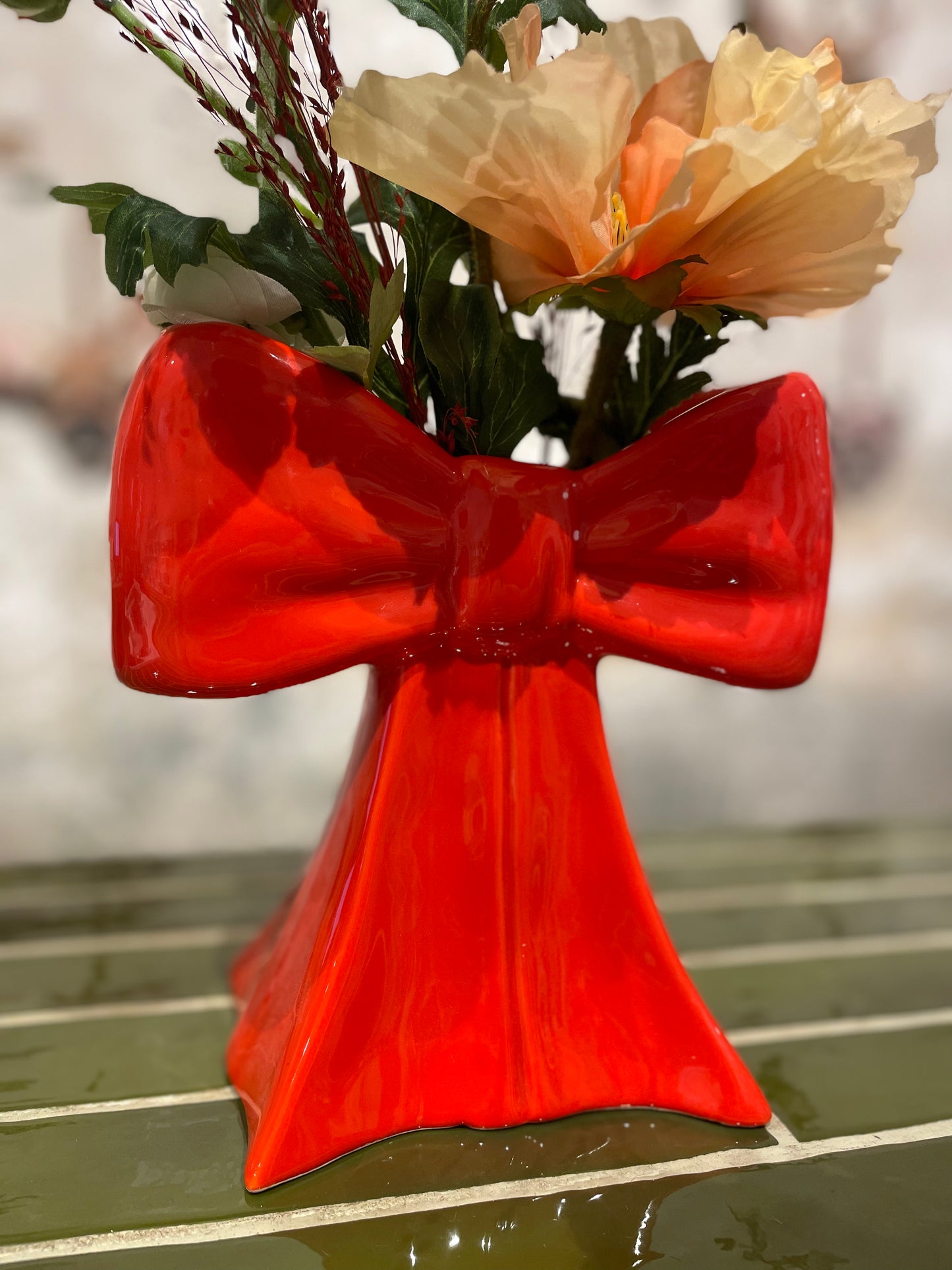 Valentine - Bow vase with artificial flowers