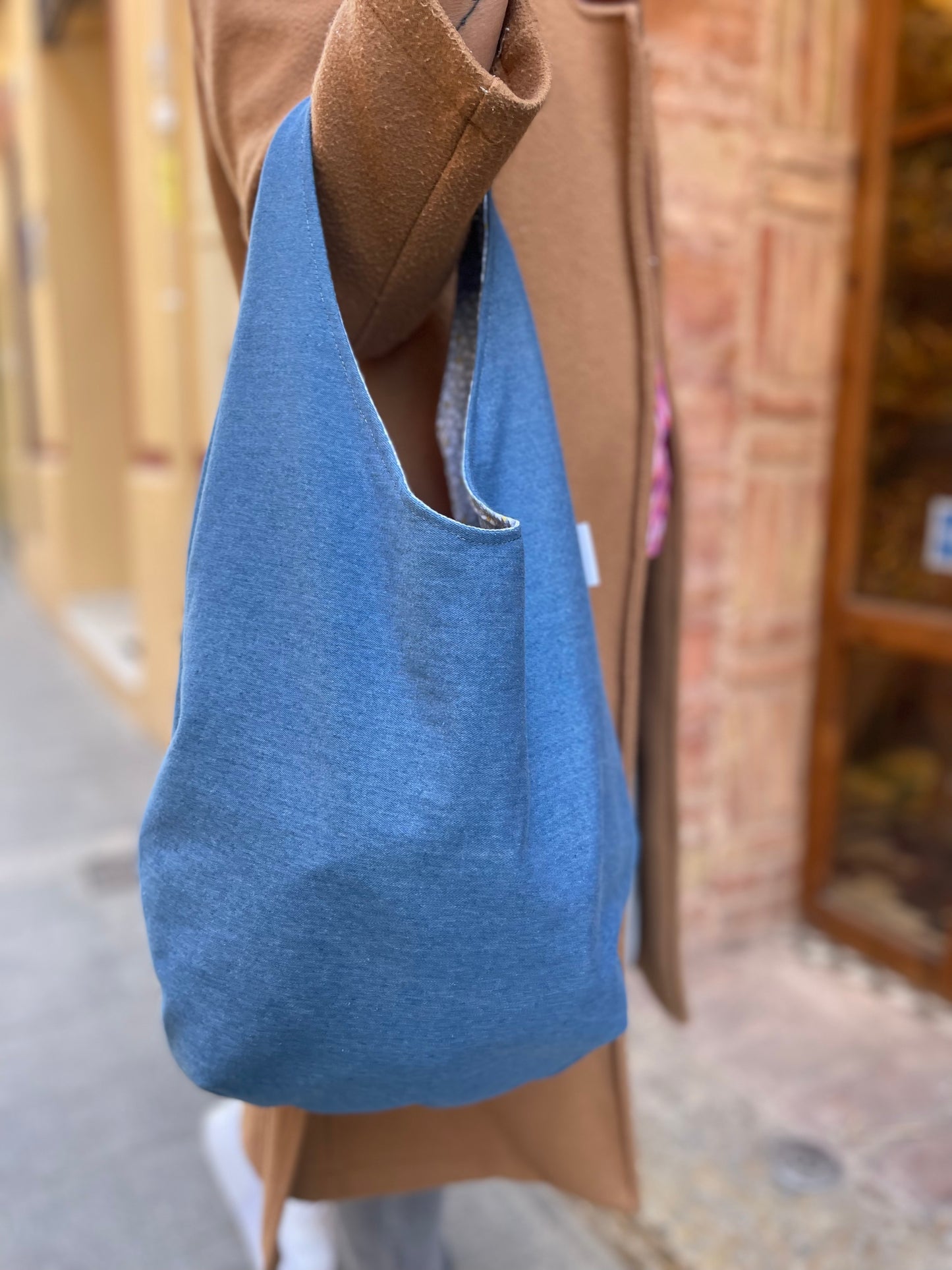 Bolso Hobo hecho a mano 'Azul - Flores Ocultas'